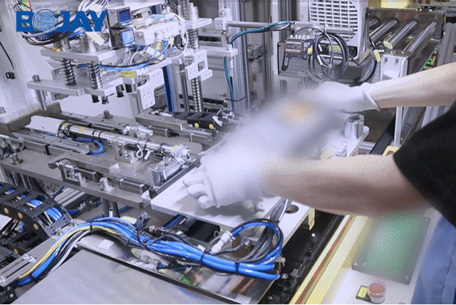 博坤機(jī)電車載屏自動組裝測試線 —— 賦能智能座艙產(chǎn)業(yè)快速發(fā)展